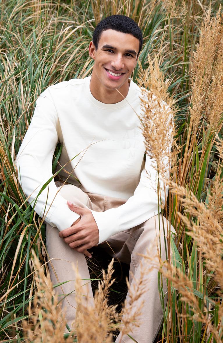 model-Yonis.-3957